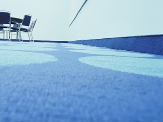 Revêtement de sol souple : colle liquide ou sèche ?